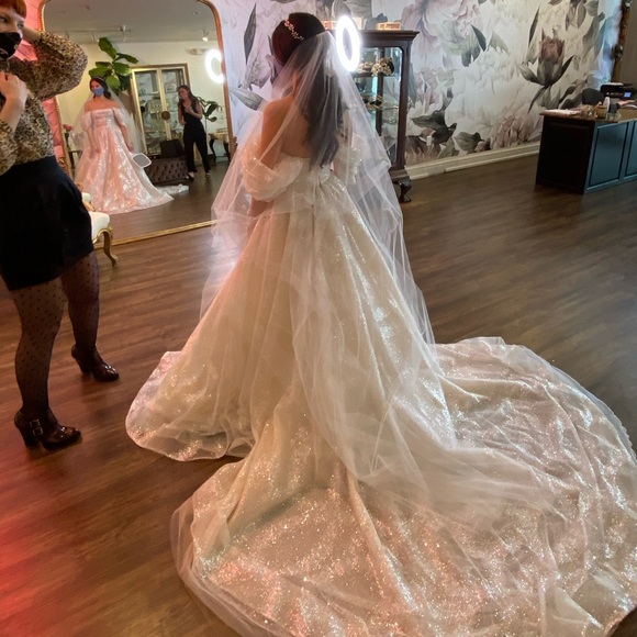 Berta gown, excellent condition. - Picture 7 of 7